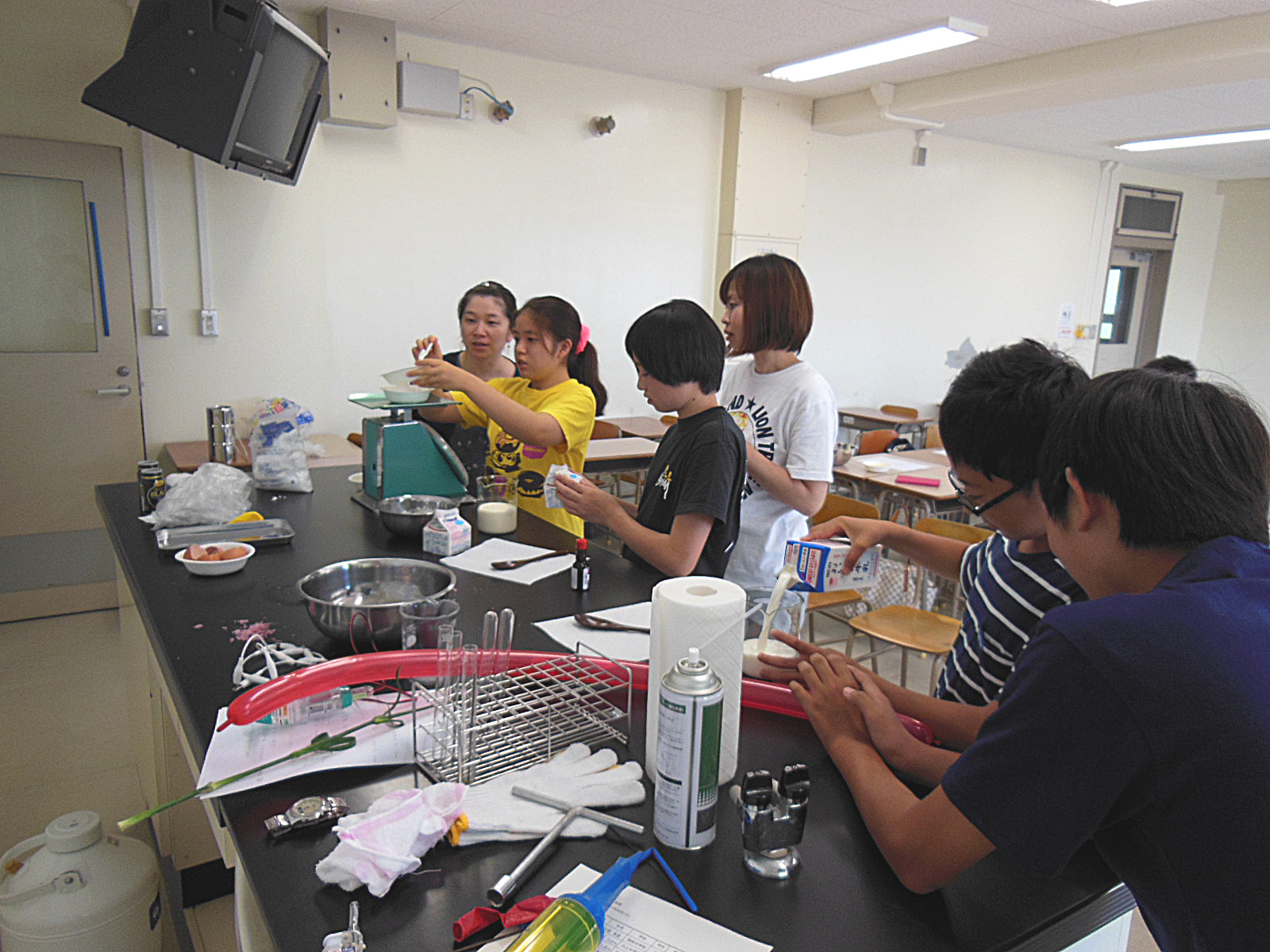 写真②アイスクリーム作りの様子